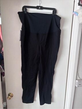 Ingrid & Isabel Black Maternity Ponte Leggings